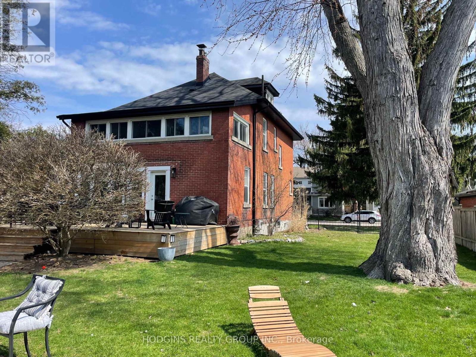 26 Brant Avenue, Mississauga, Ontario  L5G 3N8 - Photo 3 - W12486623