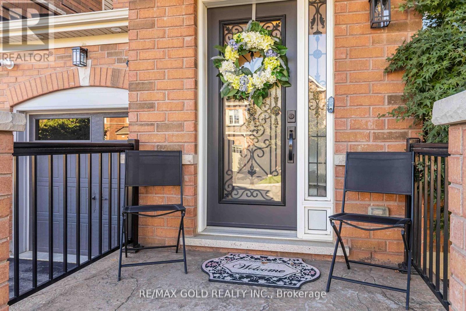 110 Kempenfelt Trail, Brampton, Ontario  L7A 0Z9 - Photo 4 - W12486629