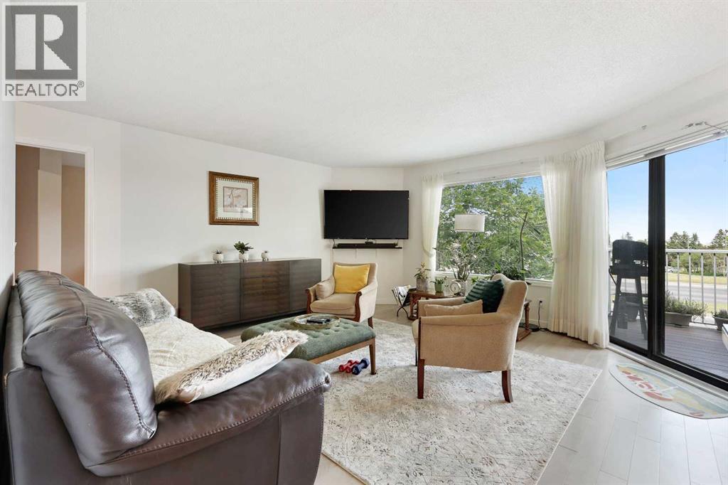 72 Coach Side Terrace Sw, Calgary, Alberta  T3H 2T3 - Photo 4 - A2260262