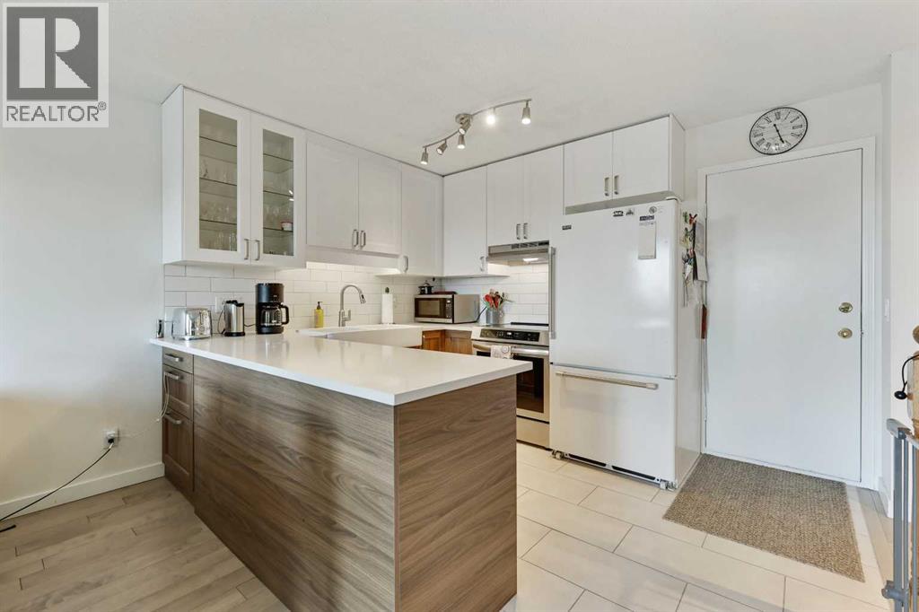 72 Coach Side Terrace Sw, Calgary, Alberta  T3H 2T3 - Photo 5 - A2260262