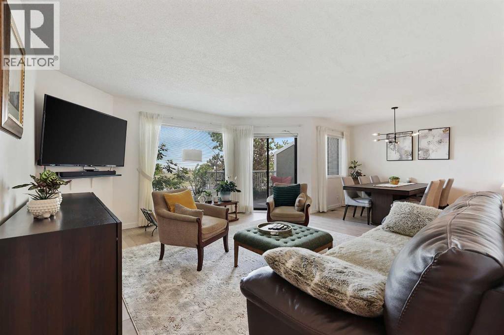 72 Coach Side Terrace Sw, Calgary, Alberta  T3H 2T3 - Photo 2 - A2260262