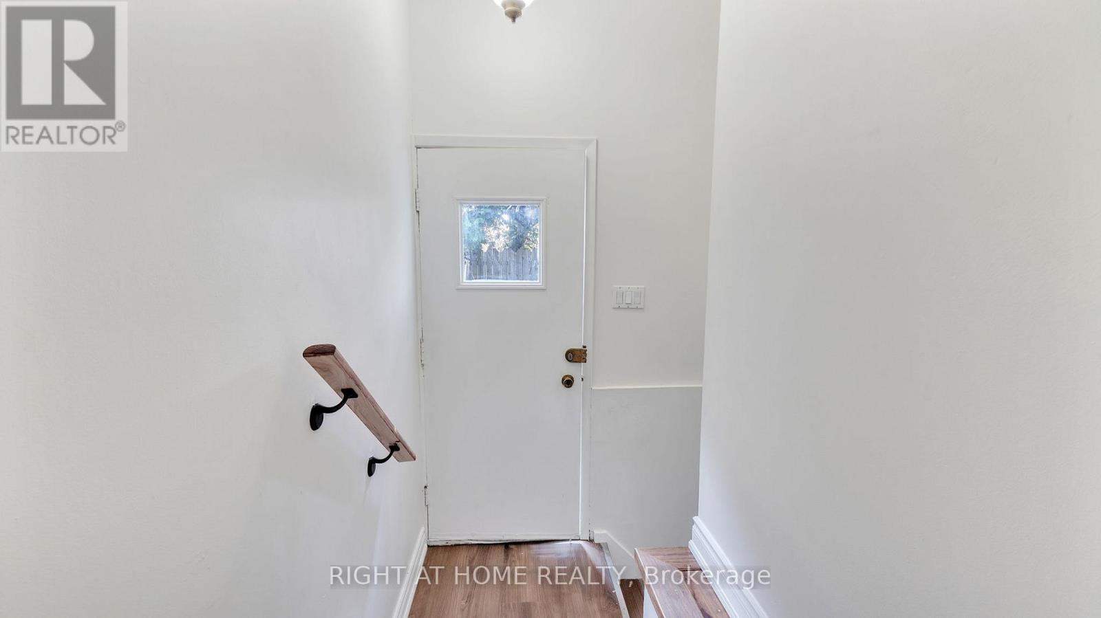 20 Cardiff Court, Whitby, Ontario  L1N 5N9 - Photo 4 - E12486056