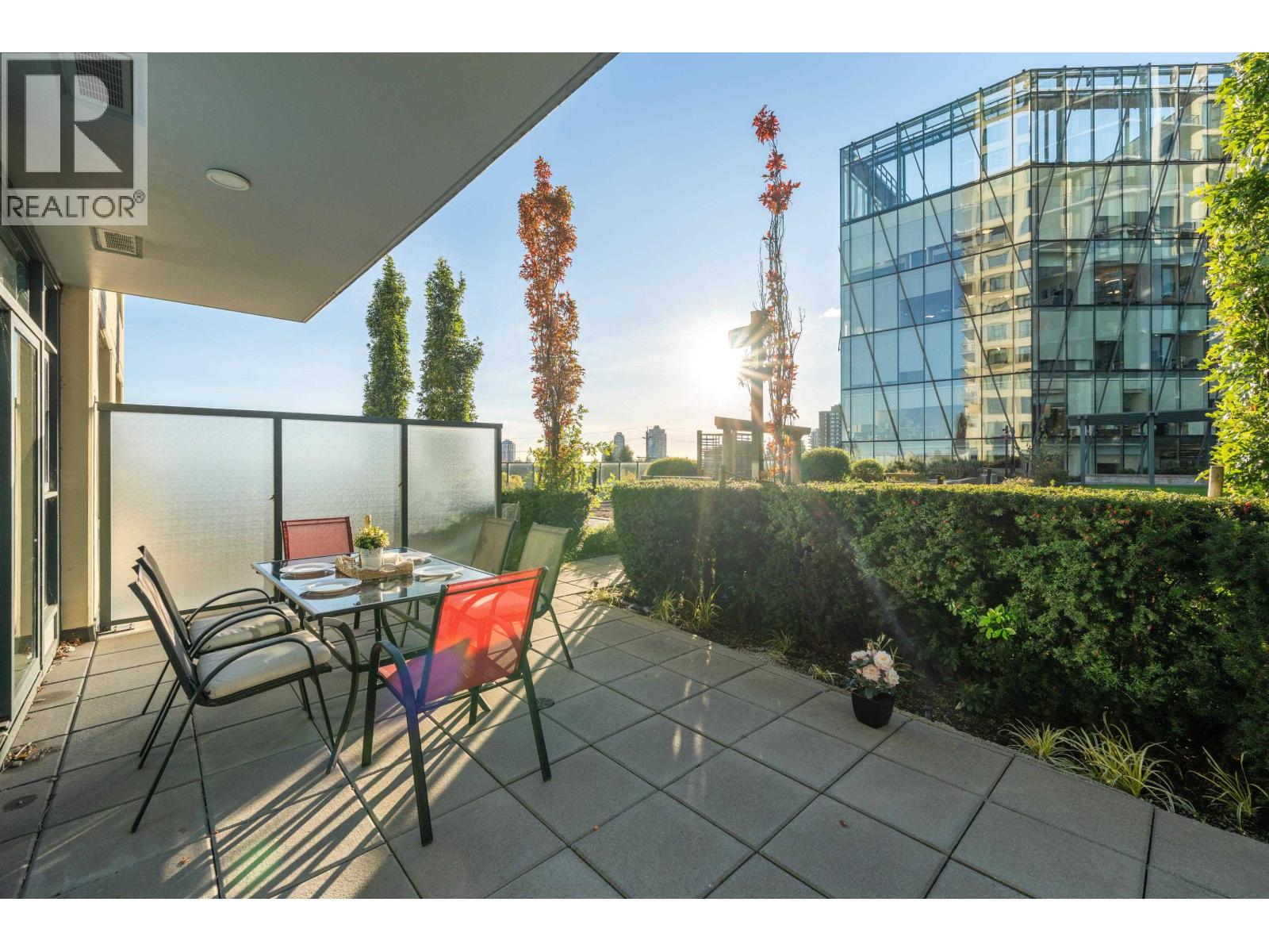 410 7388 Kingsway, Burnaby, British Columbia  V3N 0G9 - Photo 2 - R3062144