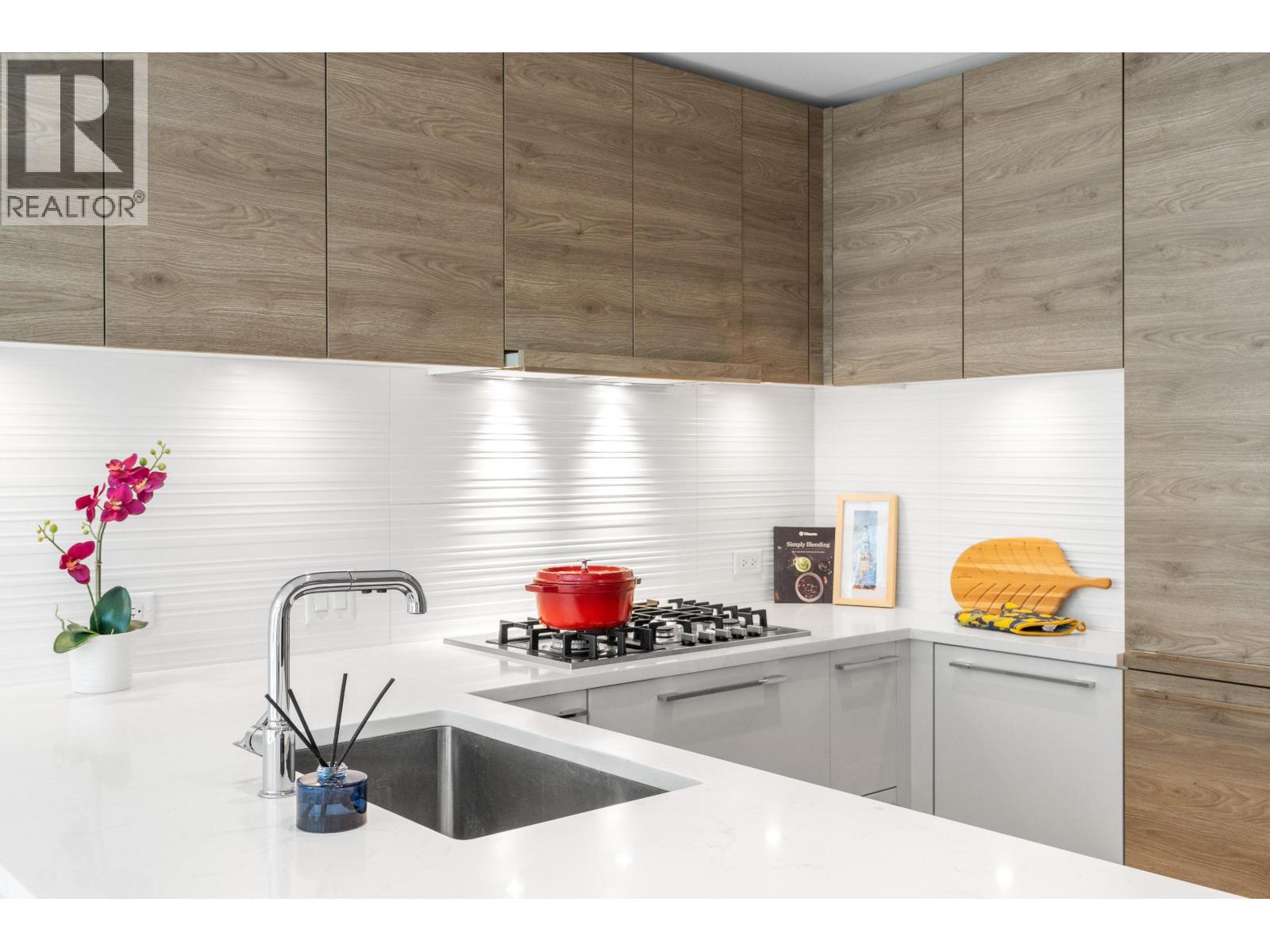 410 7388 Kingsway, Burnaby, British Columbia  V3N 0G9 - Photo 4 - R3062144