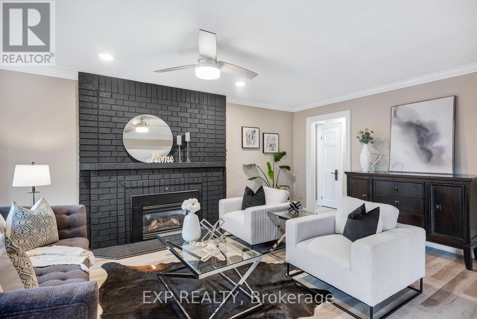 67 Geoffrey Crescent, Whitchurch-Stouffville, Ontario  L4A 5C1 - Photo 5 - N12471130