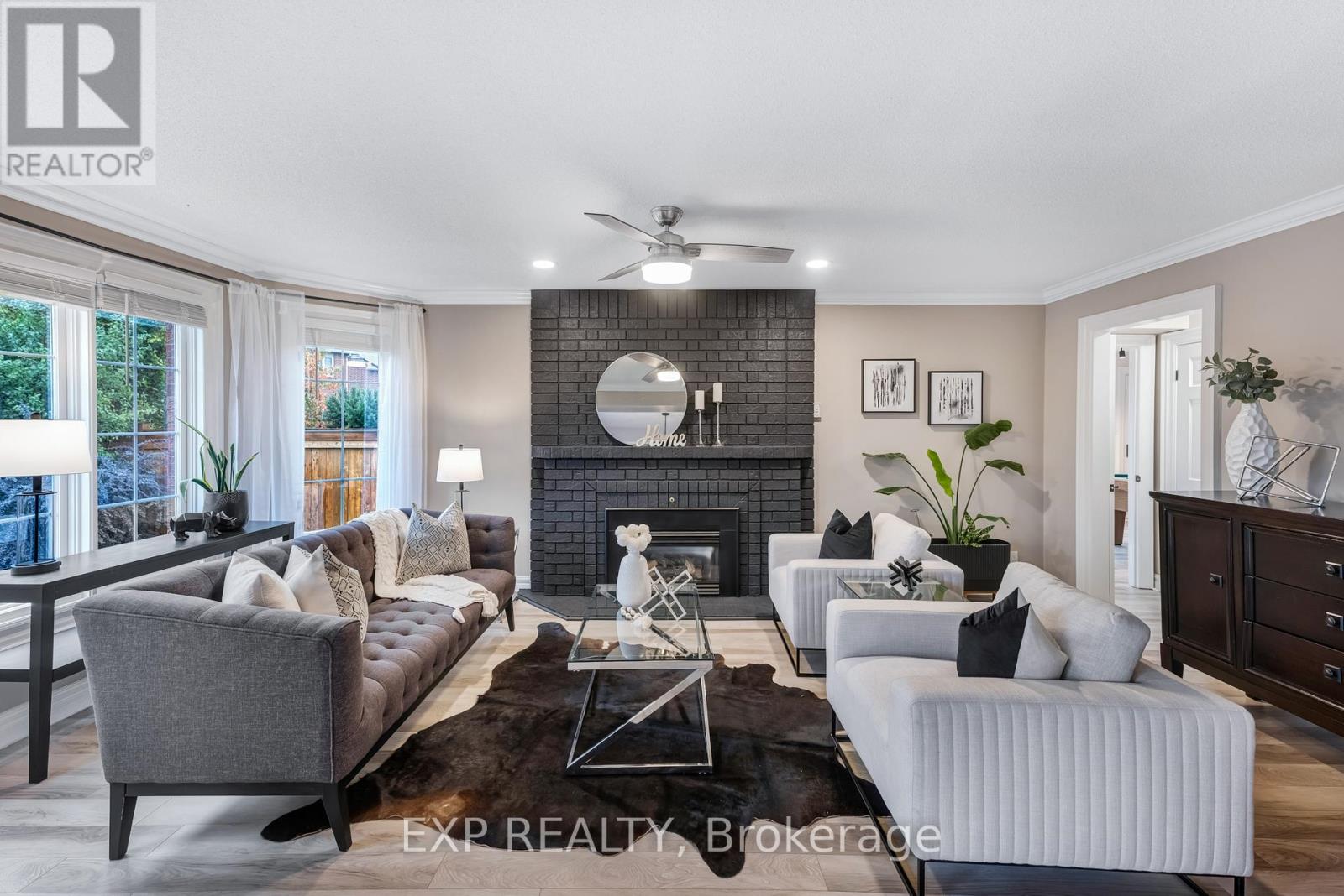 67 Geoffrey Crescent, Whitchurch-Stouffville, Ontario  L4A 5C1 - Photo 4 - N12471130