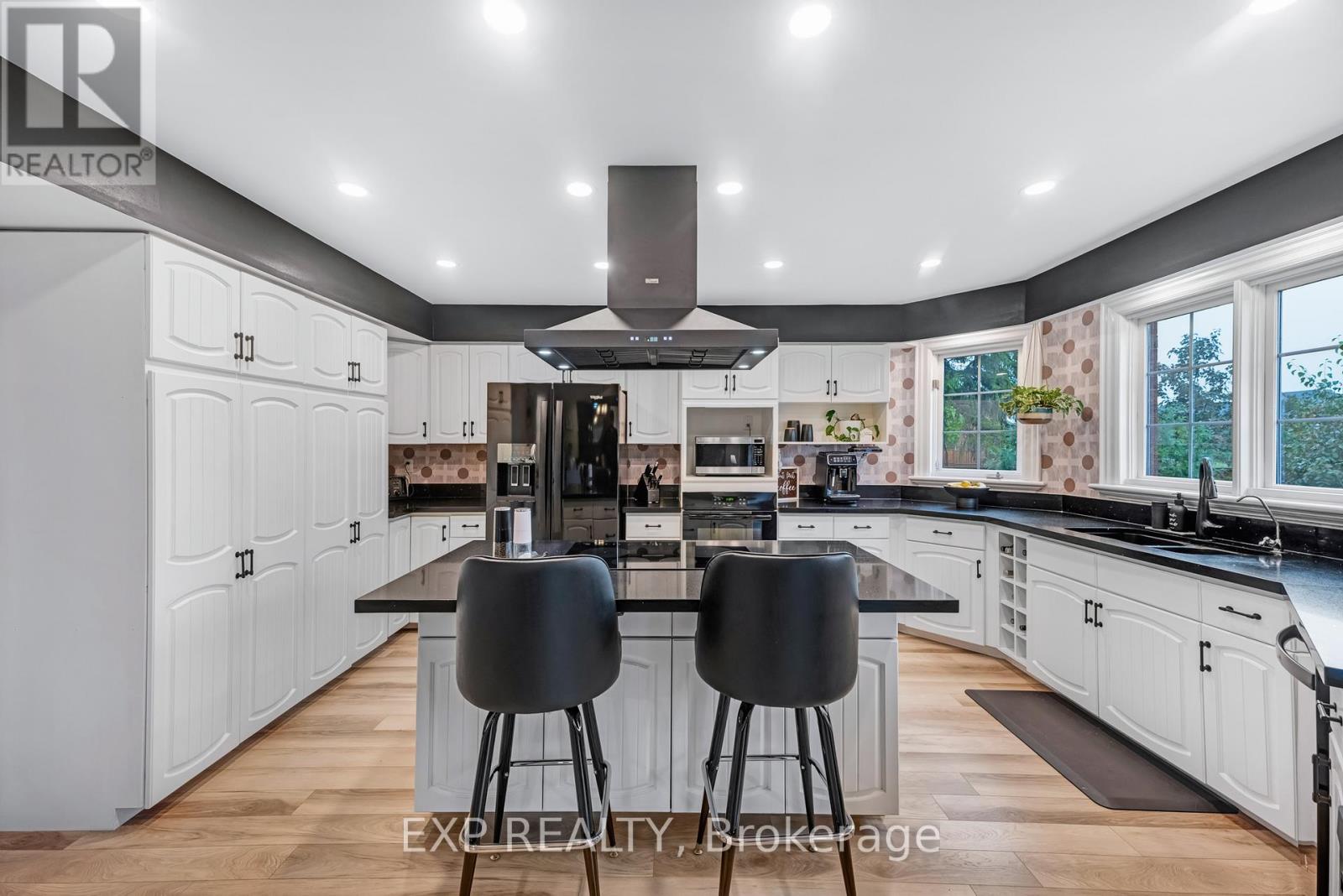 67 Geoffrey Crescent, Whitchurch-Stouffville, Ontario  L4A 5C1 - Photo 8 - N12471130