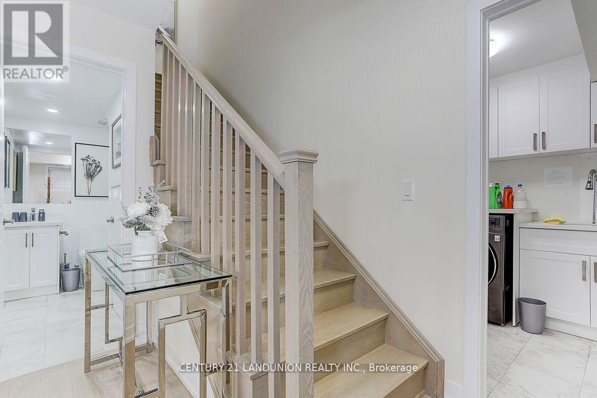 15 Ingersoll Lane, Richmond Hill, Ontario  L4E 1G9 - Photo 7 - N12486599