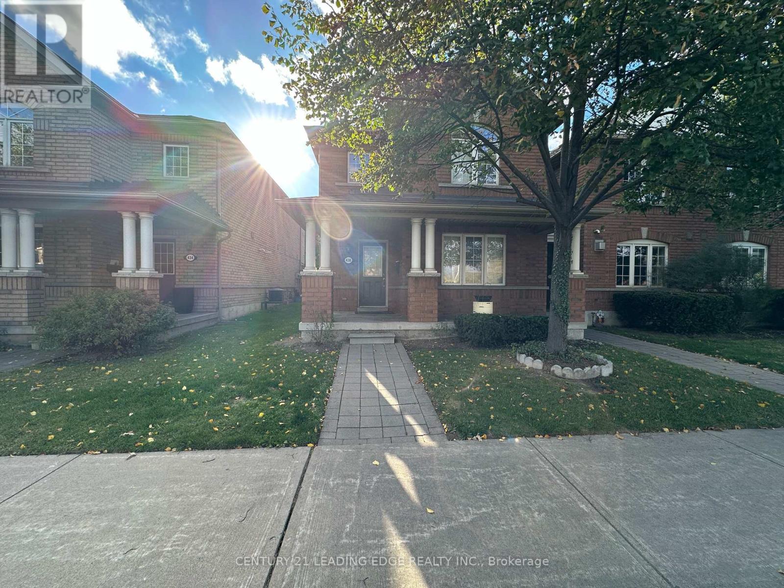 438 Beach Boulevard, Hamilton, Ontario  L8H 6X1 - Photo 2 - X12486516