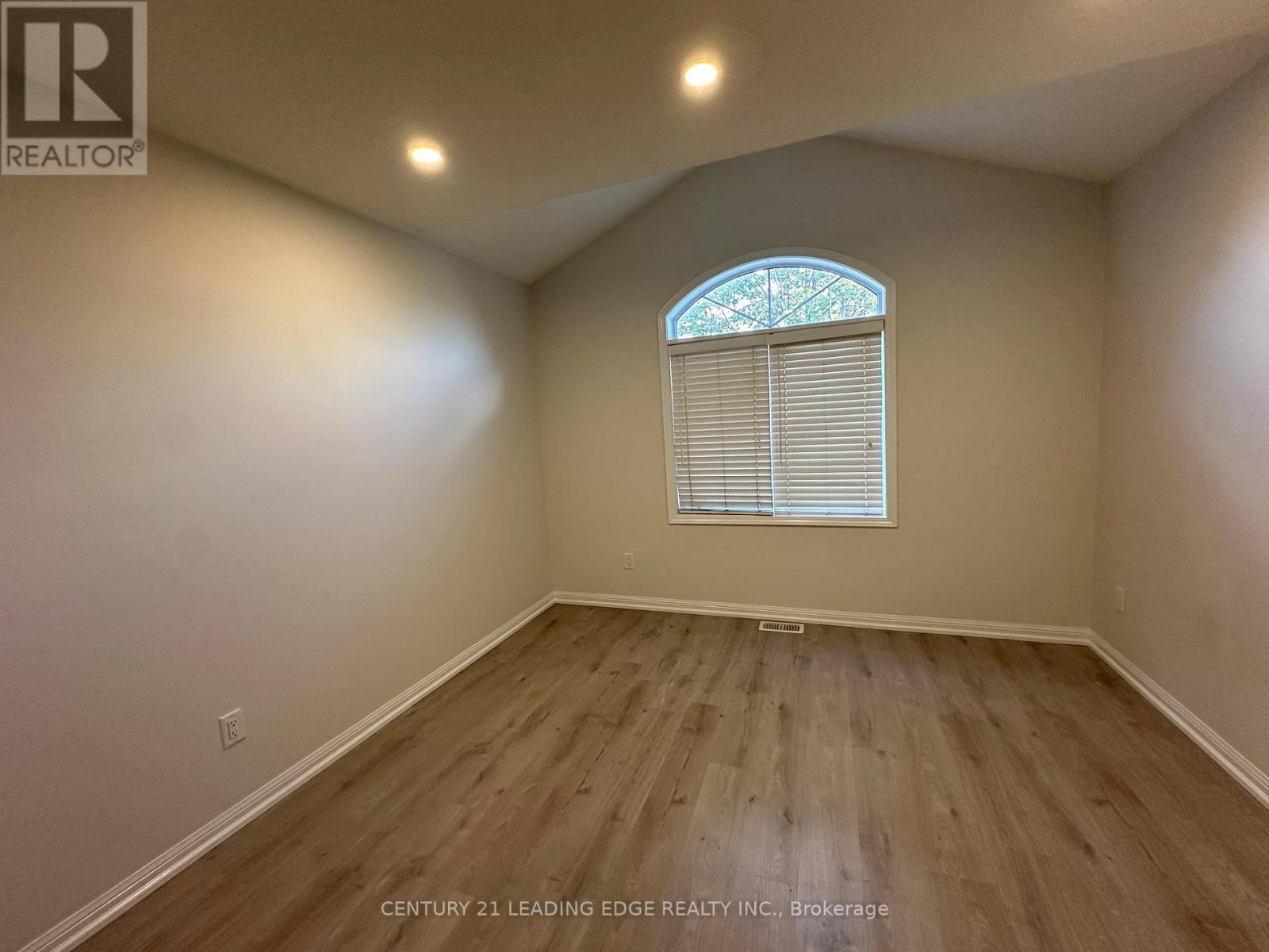 438 Beach Boulevard, Hamilton, Ontario  L8H 6X1 - Photo 11 - X12486516