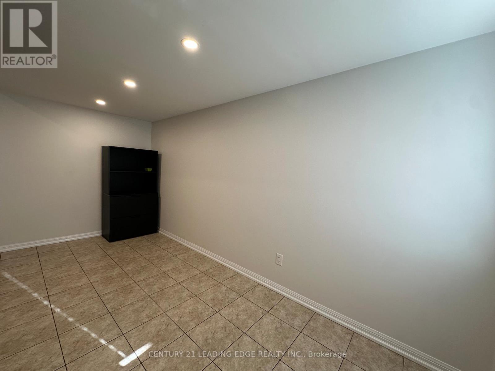 438 Beach Boulevard, Hamilton, Ontario  L8H 6X1 - Photo 7 - X12486516