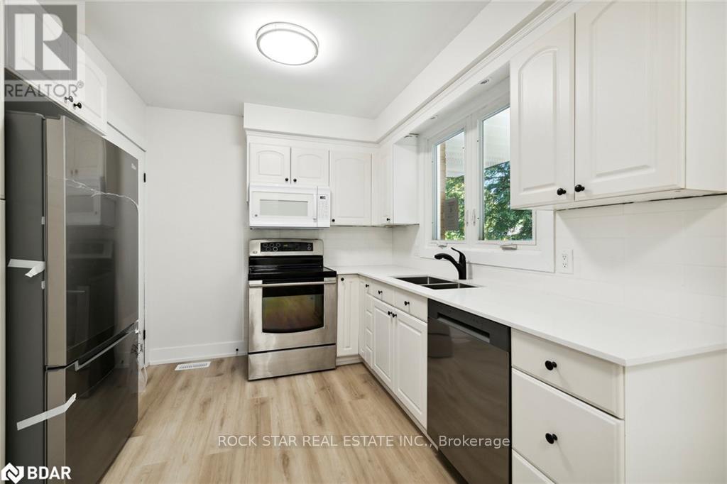 Upper - 87 Leaside Drive, St. Catharines, Ontario  L2M 4G7 - Photo 5 - X12486554