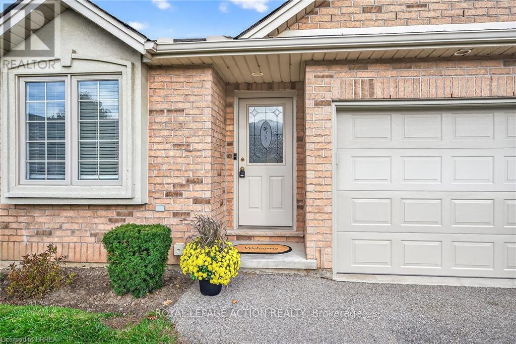 4 - 385 Park Road N, Brantford, Ontario  N3R 0A1 - Photo 2 - X12486571