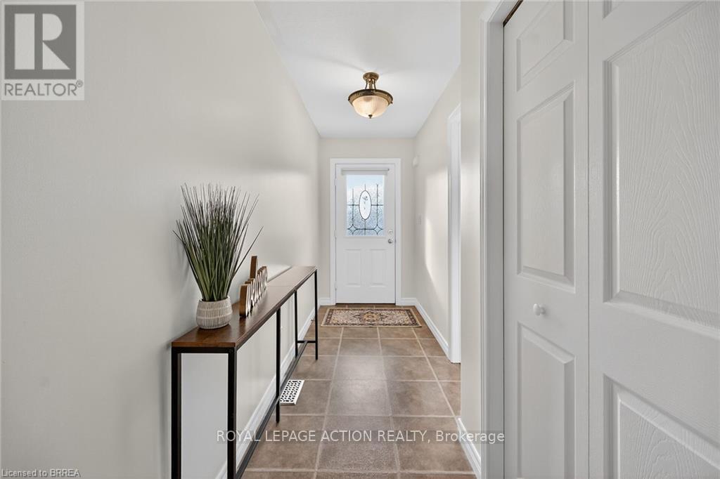 4 - 385 Park Road N, Brantford, Ontario  N3R 0A1 - Photo 3 - X12486571