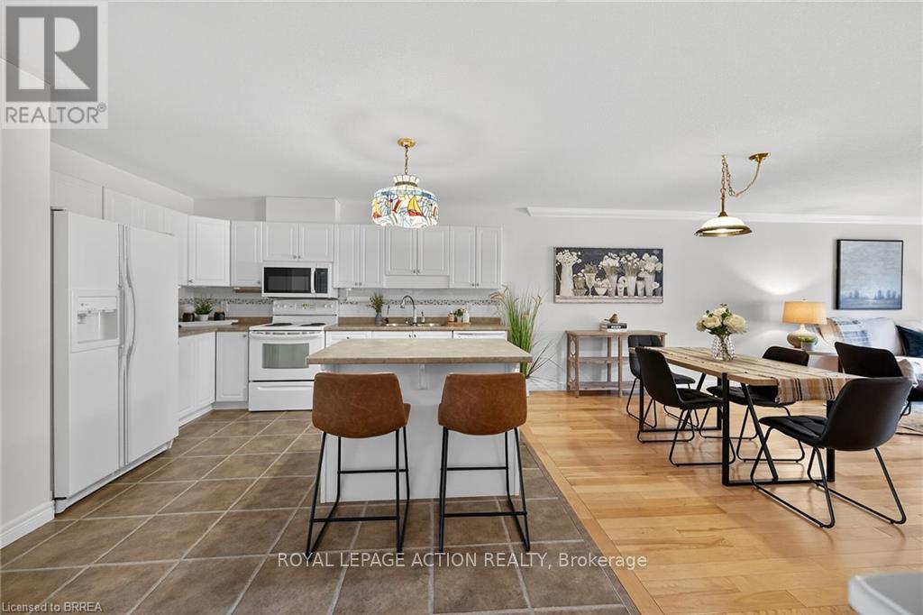 4 - 385 Park Road N, Brantford, Ontario  N3R 0A1 - Photo 4 - X12486571