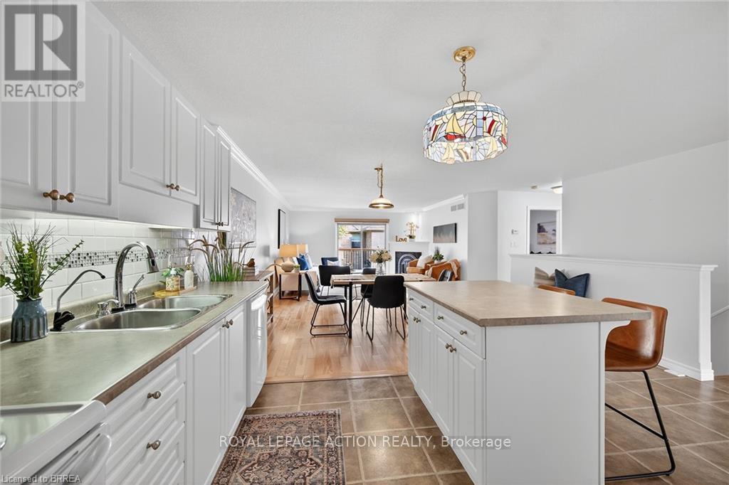 4 - 385 Park Road N, Brantford, Ontario  N3R 0A1 - Photo 5 - X12486571