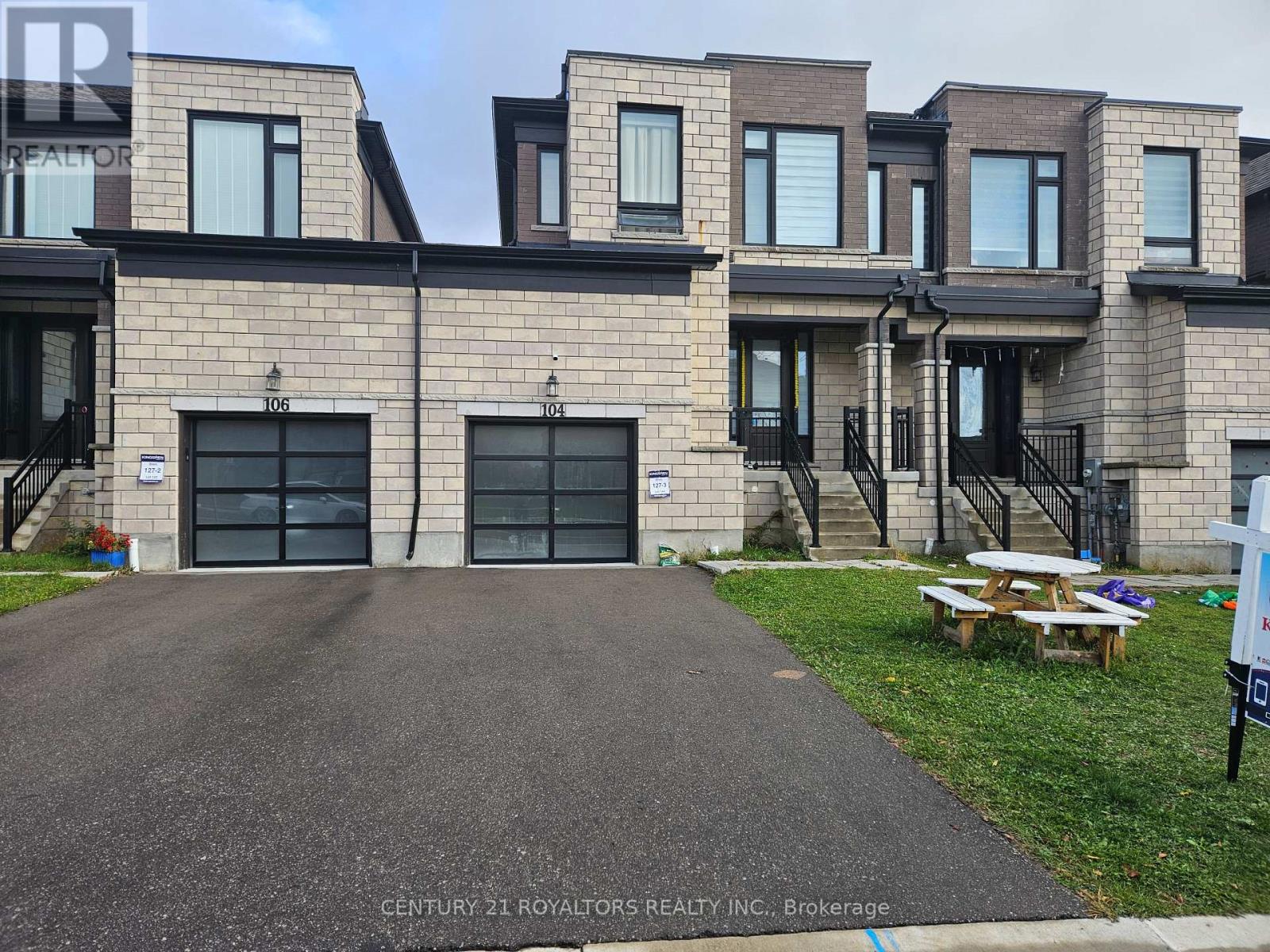 104 HUNTINGFORD TRAIL, Woodstock, Ontario