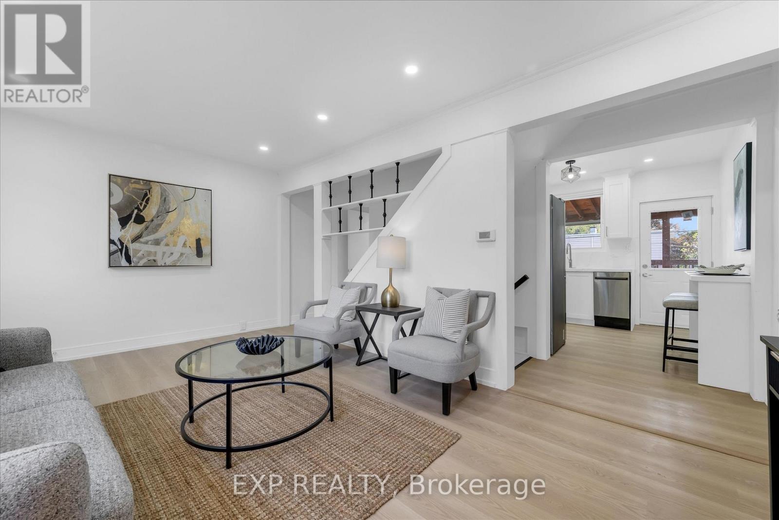 24 Eaton Place, Hamilton, Ontario  L8H 1N7 - Photo 4 - X12486592