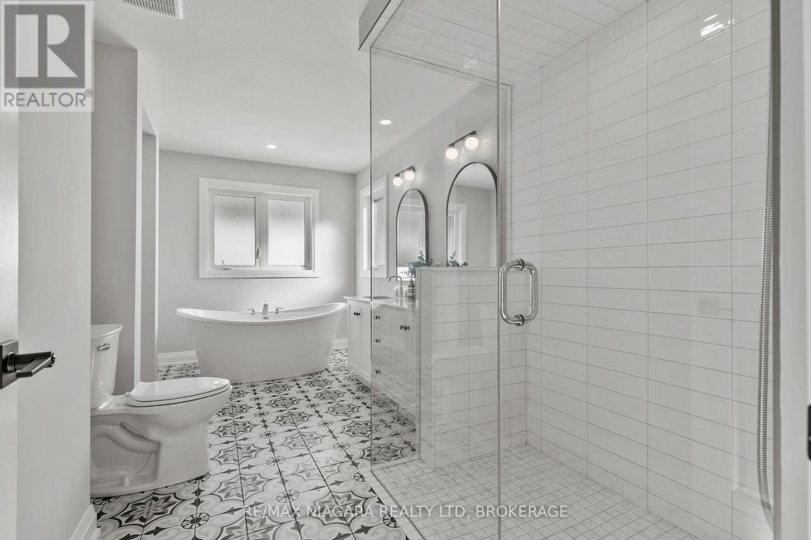 236 Walker Road, Pelham, Ontario  L3B 5N5 - Photo 18 - X12486678