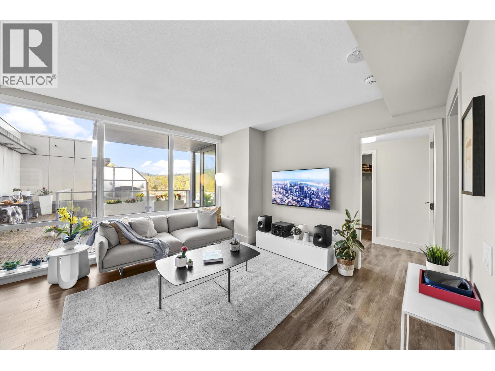 616 680 Seylynn Crescent, North Vancouver, British Columbia  V7J 0B5 - Photo 2 - R3062642