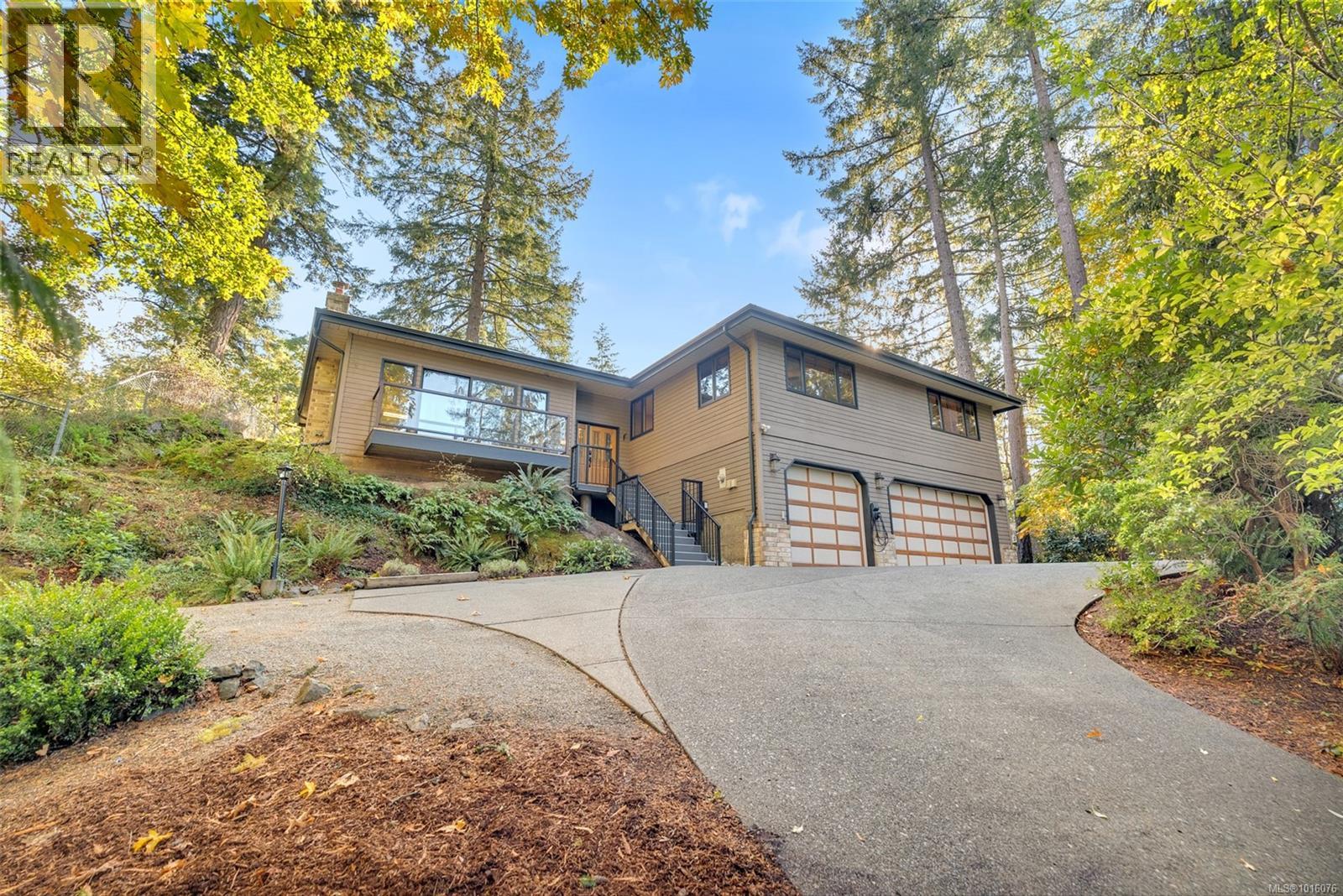 6758 Amwell Dr, Central Saanich, British Columbia