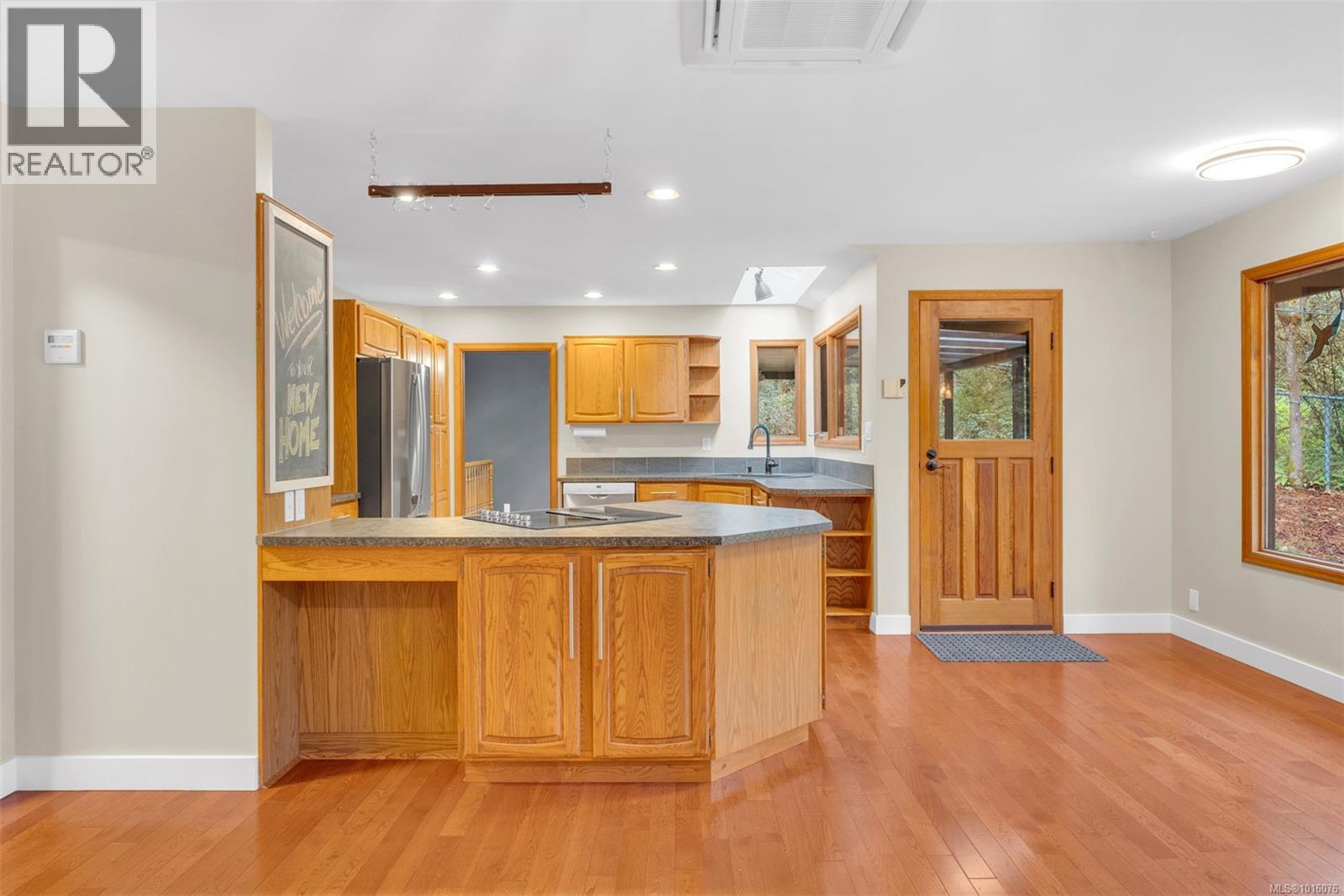 6758 Amwell Dr, Central Saanich, British Columbia  V8M 1A1 - Photo 11 - 1016076