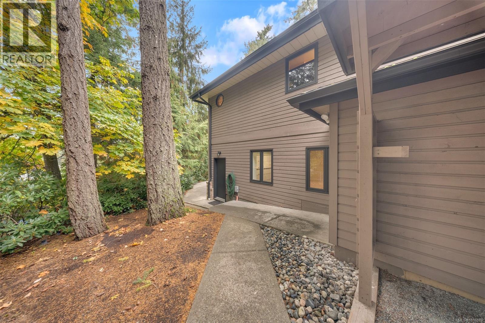 6758 Amwell Dr, Central Saanich, British Columbia  V8M 1A1 - Photo 43 - 1016076