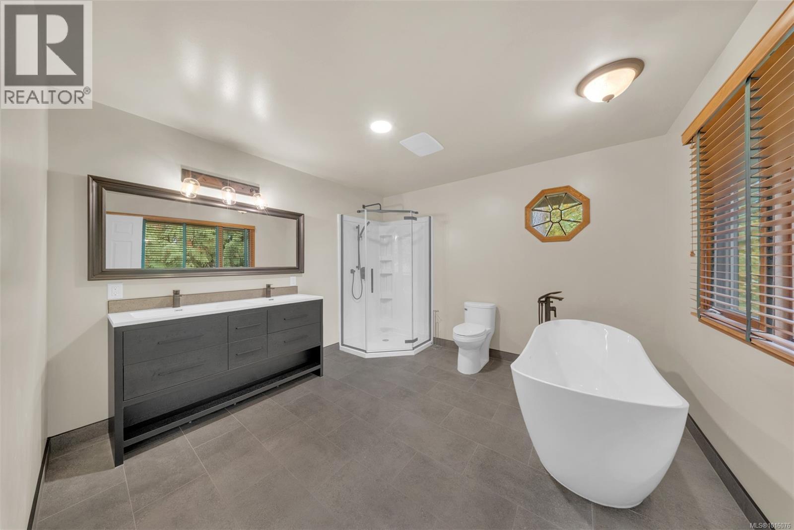 6758 Amwell Dr, Central Saanich, British Columbia  V8M 1A1 - Photo 25 - 1016076