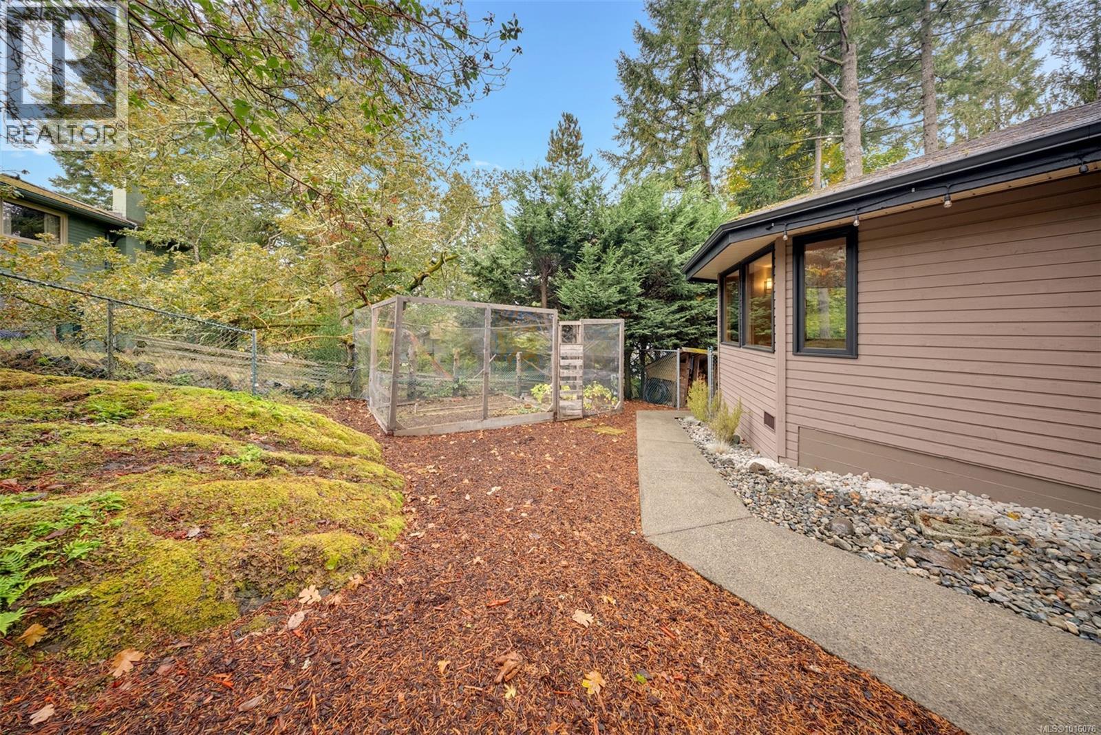 6758 Amwell Dr, Central Saanich, British Columbia  V8M 1A1 - Photo 42 - 1016076