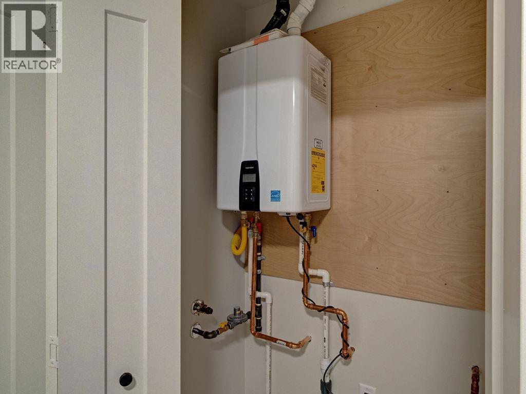 1100 Celia Crescent, Gibsons, British Columbia  V0N 1V7 - Photo 24 - R3062652