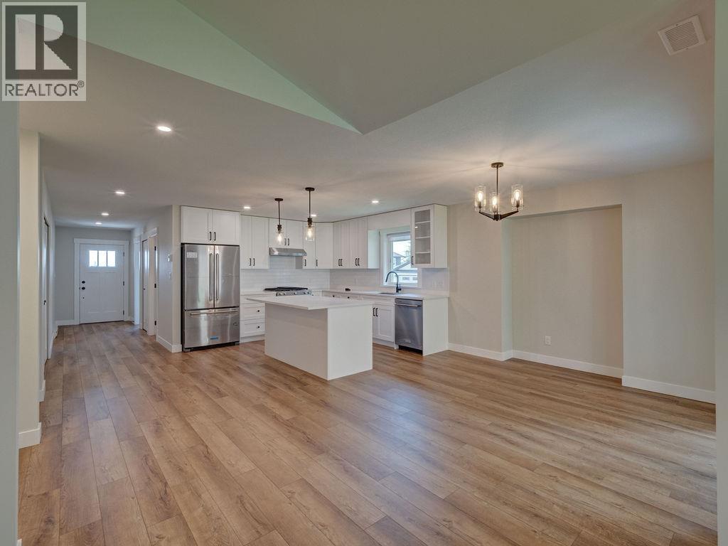 1104 Celia Crescent, Gibsons, British Columbia  V0N 1V7 - Photo 11 - R3062654