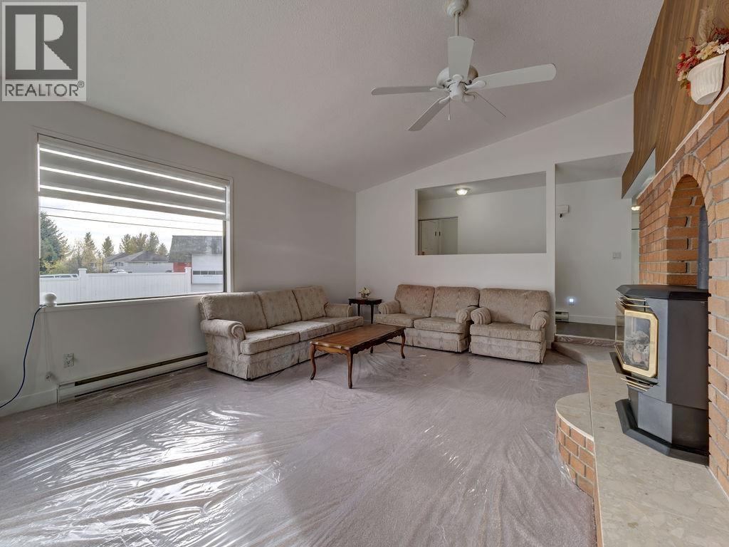 776 Seacot Way, Gibsons, British Columbia  V0N 1V9 - Photo 11 - R3062697