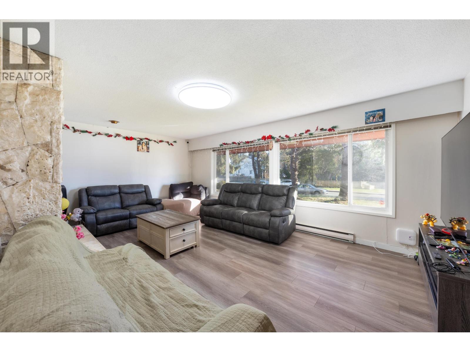 830 Irvine Street, Coquitlam, British Columbia  V3C 4C2 - Photo 6 - R3062710