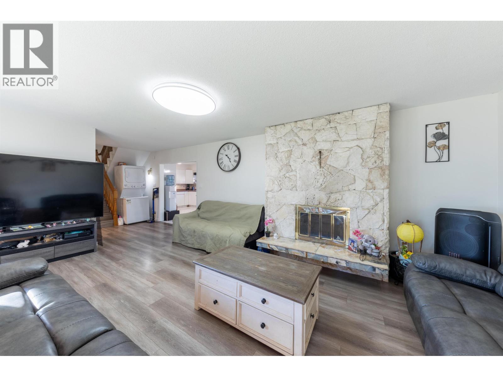 830 Irvine Street, Coquitlam, British Columbia  V3C 4C2 - Photo 7 - R3062710