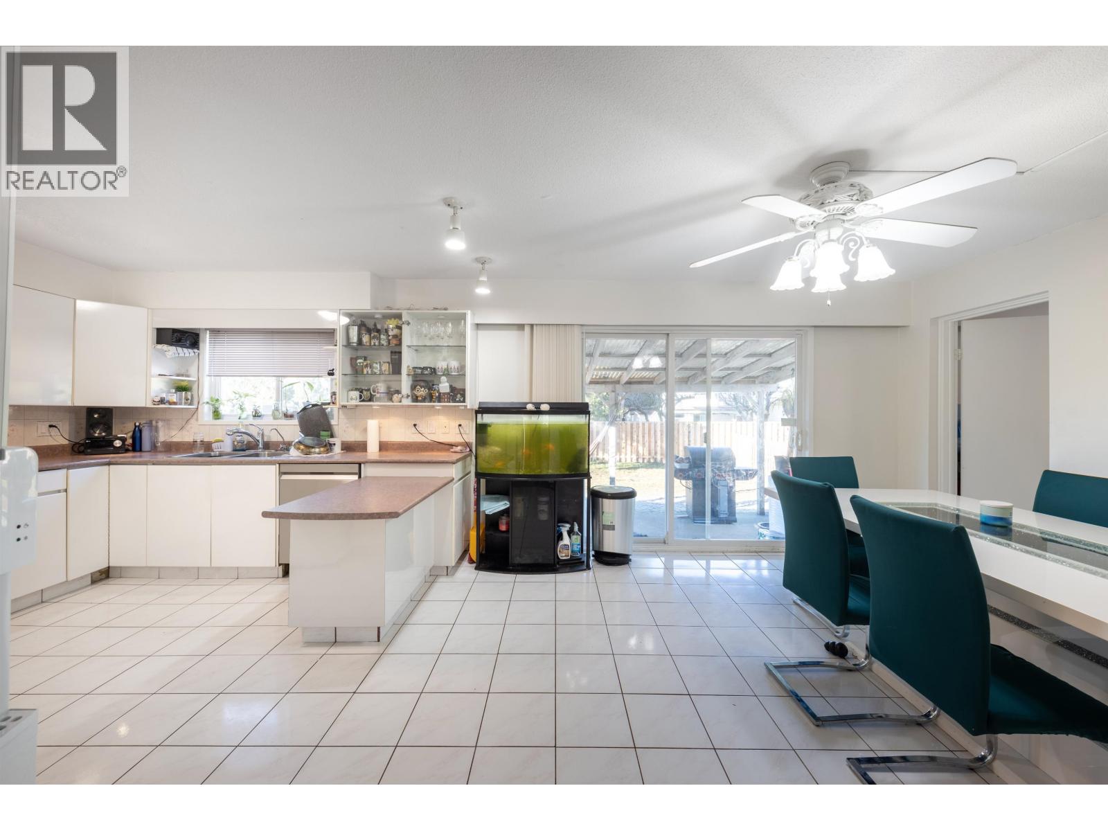 830 Irvine Street, Coquitlam, British Columbia  V3C 4C2 - Photo 9 - R3062710