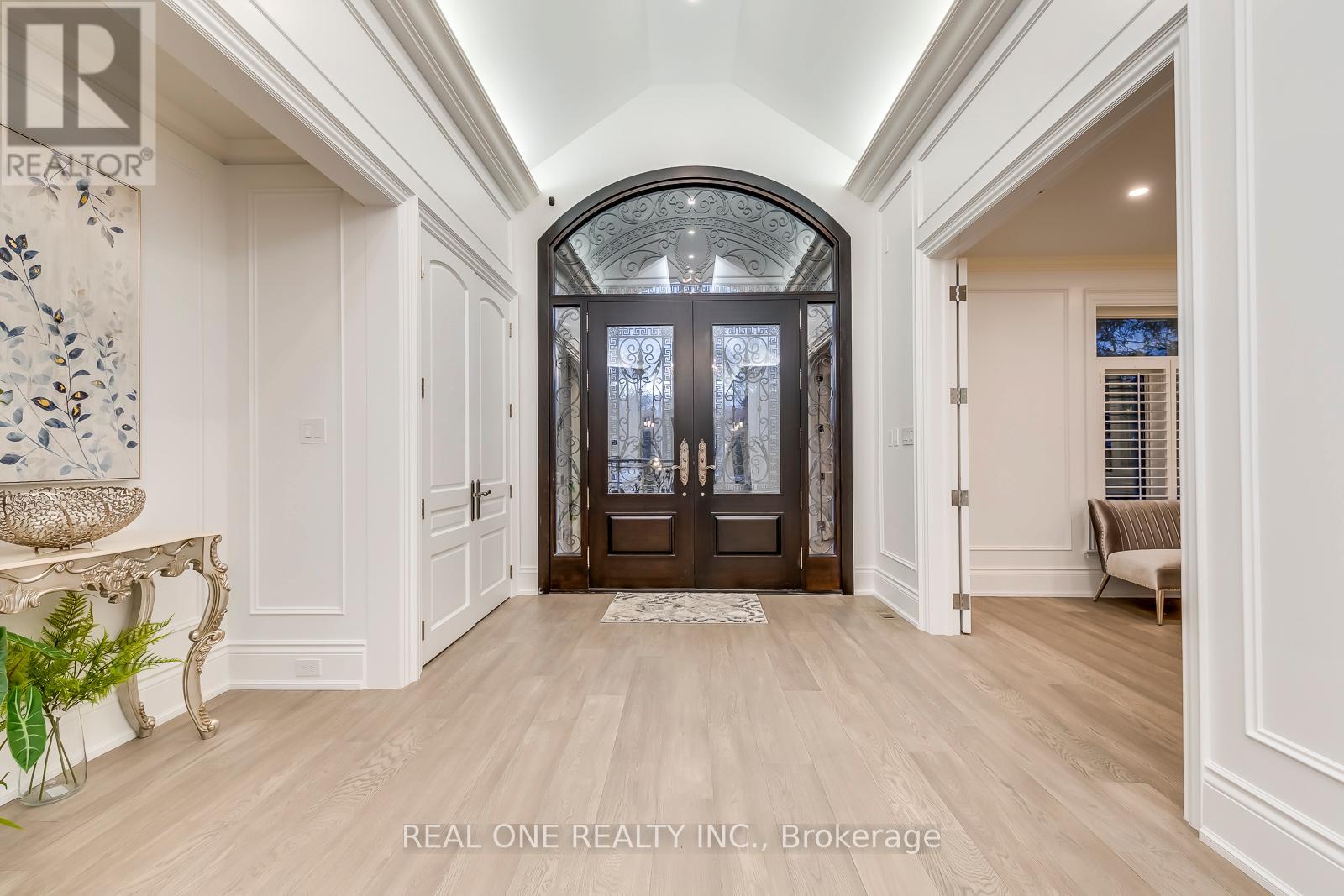 431 Fourth Line, Oakville, Ontario  L6L 5A5 - Photo 3 - W12481768