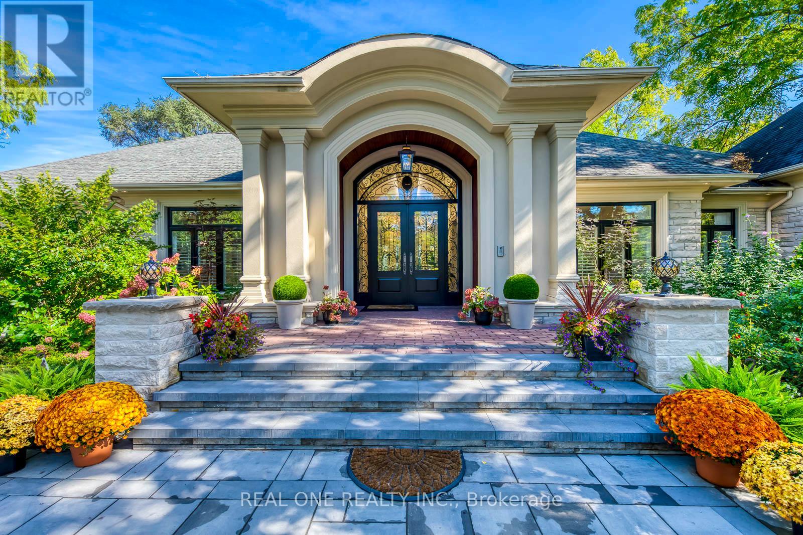 431 Fourth Line, Oakville, Ontario  L6L 5A5 - Photo 2 - W12481768