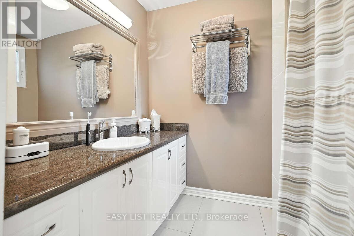 17 Denmark Crescent, Toronto, Ontario  M2R 1J3 - Photo 14 - C12486673