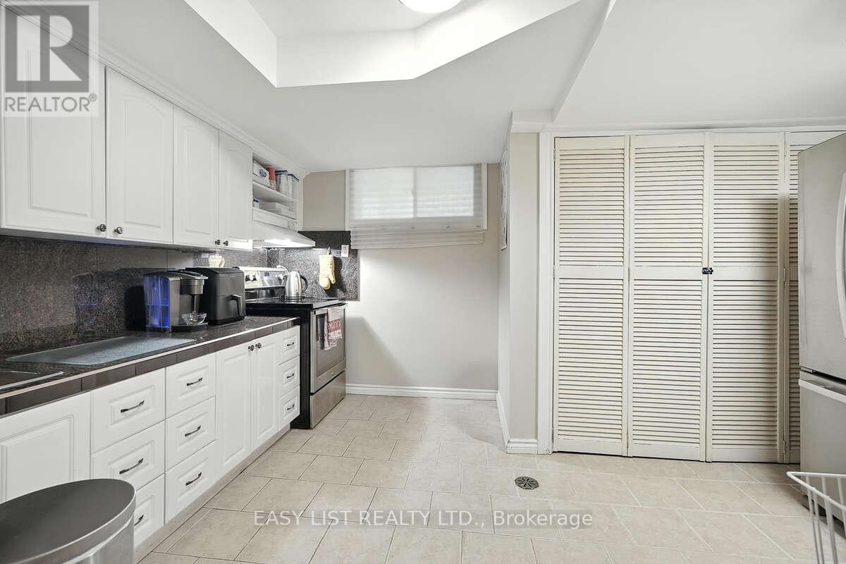 17 Denmark Crescent, Toronto, Ontario  M2R 1J3 - Photo 17 - C12486673