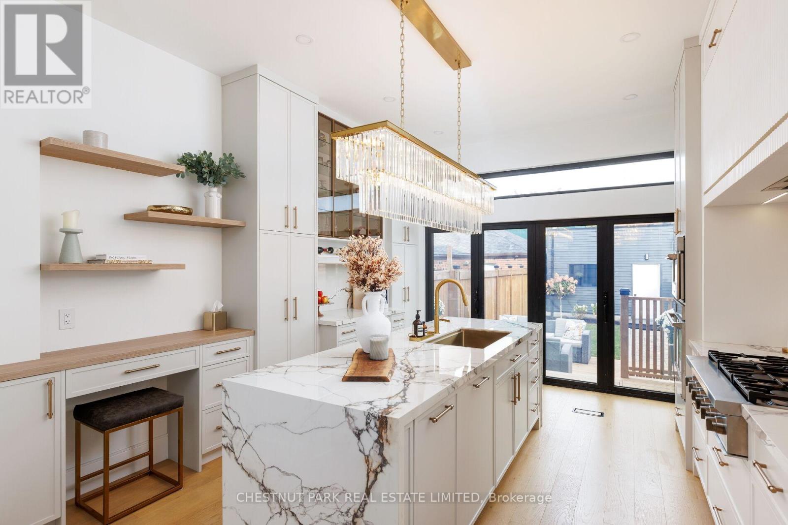 269 Euclid Avenue, Toronto, Ontario  M6J 2K1 - Photo 3 - C12486694