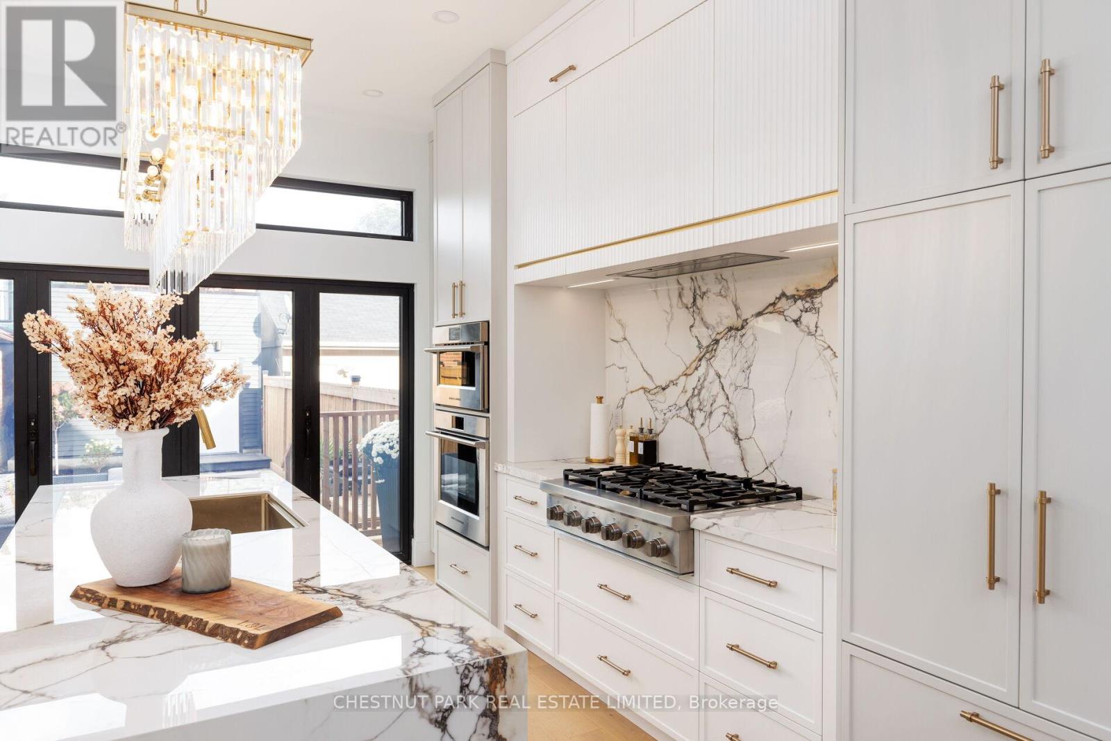 269 Euclid Avenue, Toronto, Ontario  M6J 2K1 - Photo 4 - C12486694