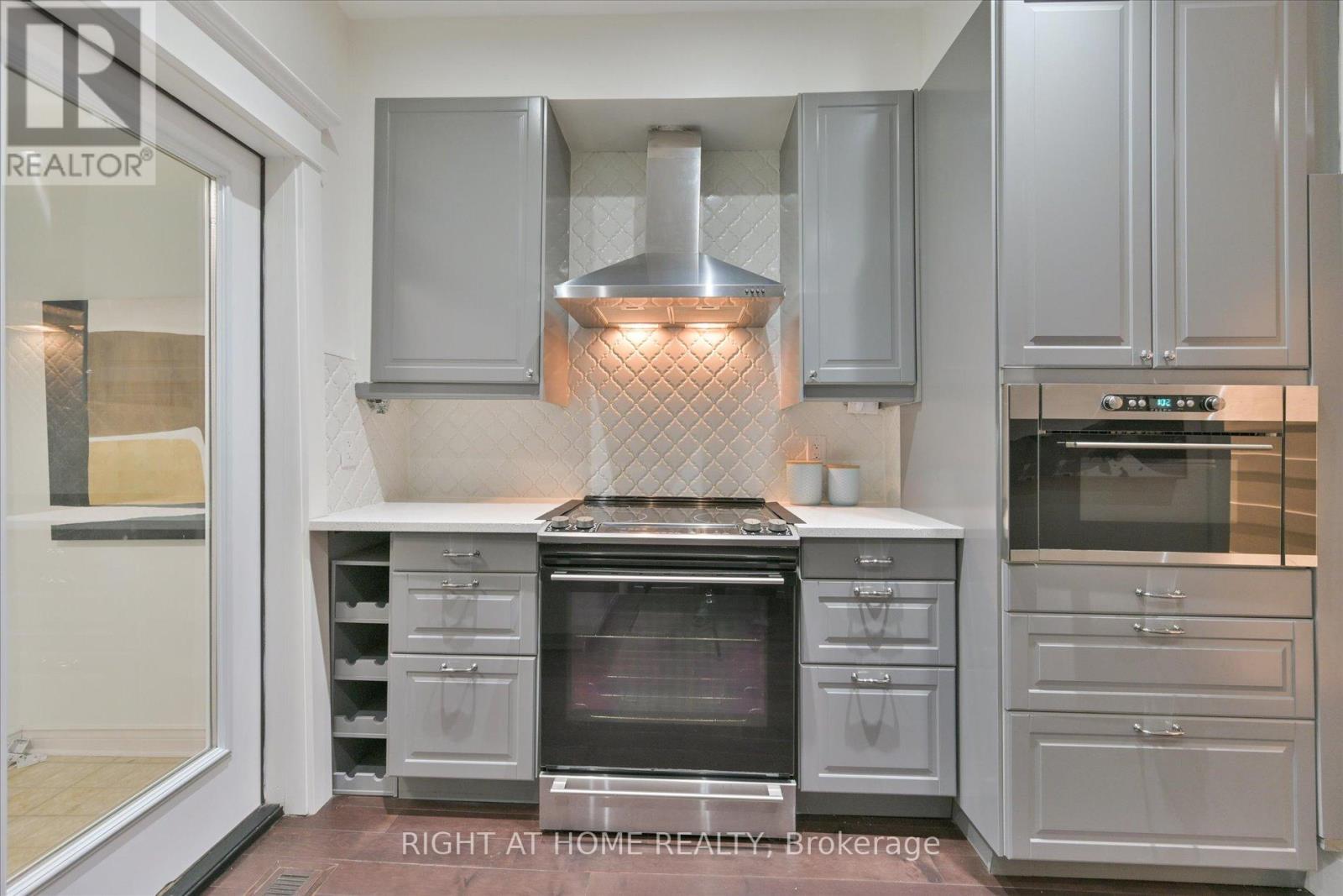 28 Baltic Avenue, Toronto, Ontario  M4J 1S2 - Photo 12 - E12486685