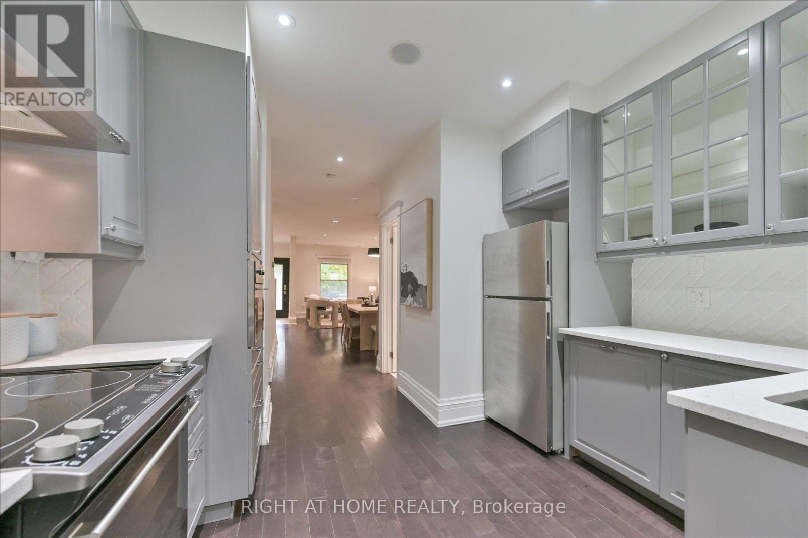 28 Baltic Avenue, Toronto, Ontario  M4J 1S2 - Photo 13 - E12486685