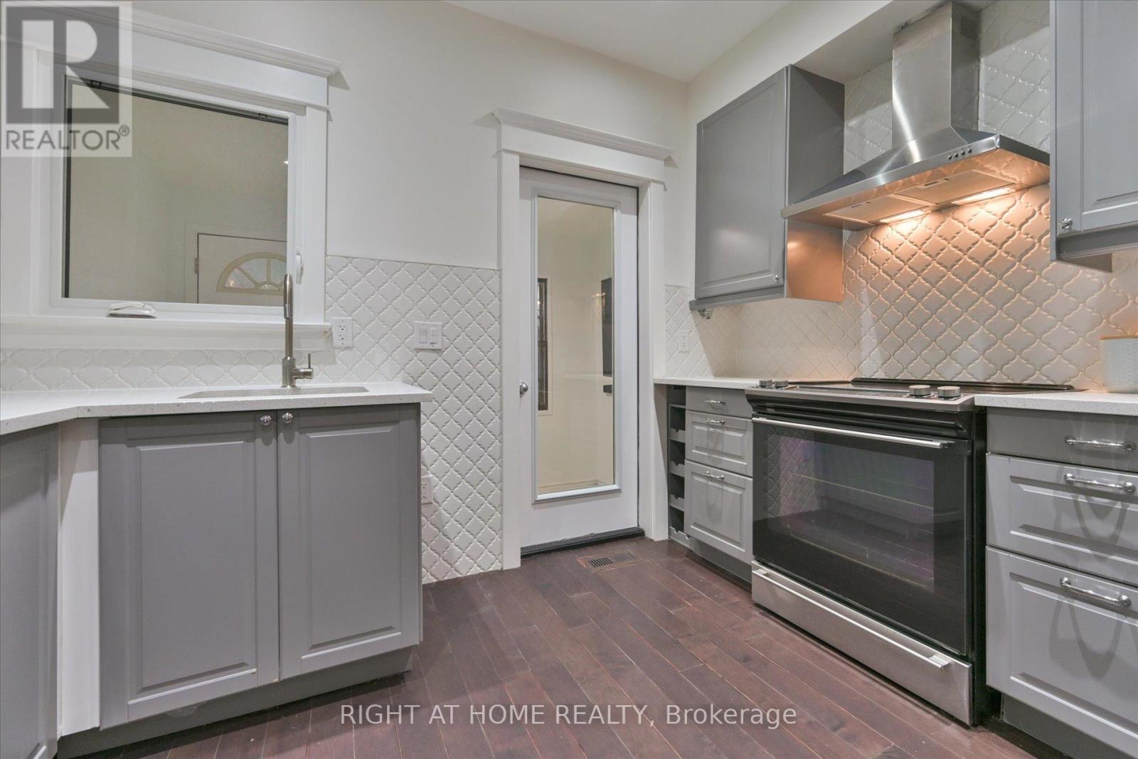 28 Baltic Avenue, Toronto, Ontario  M4J 1S2 - Photo 15 - E12486685