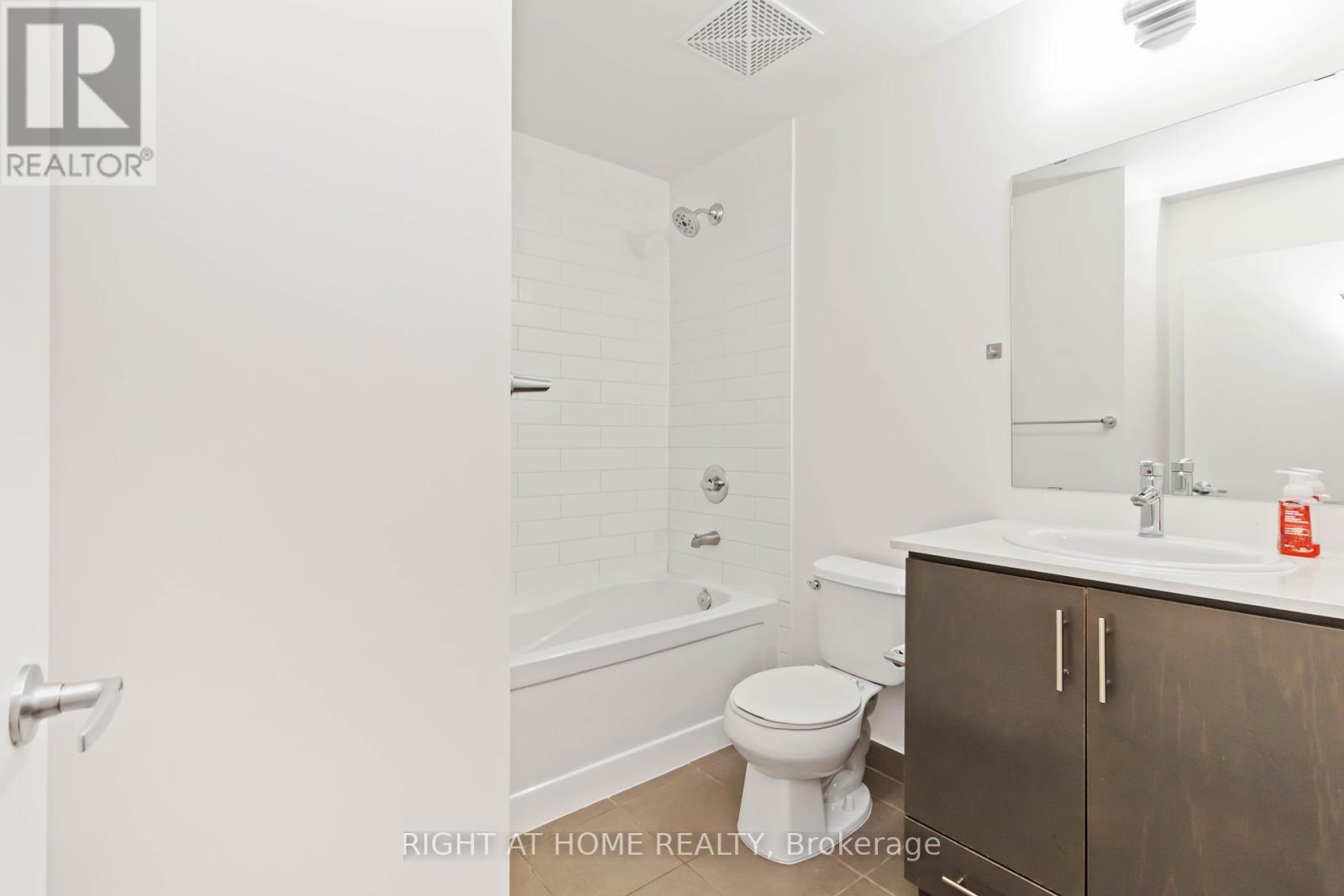 907 - 365 Prince Of Wales Drive, Mississauga, Ontario  L5B 0G6 - Photo 7 - W12463440