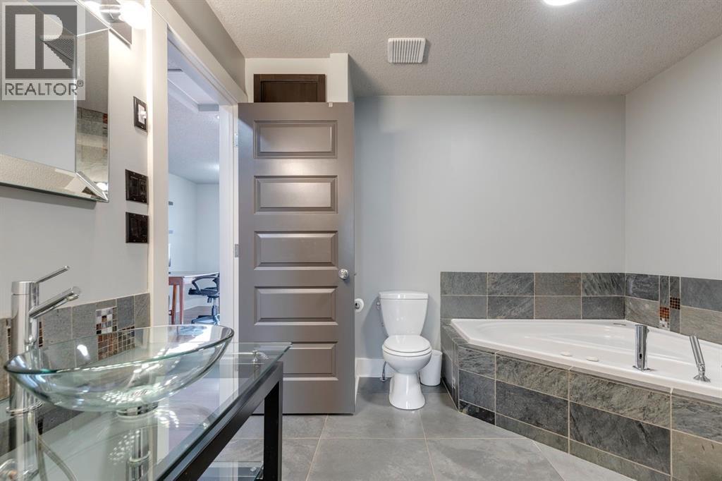 246 Christie Park Mews Sw, Calgary, Alberta  T3H 3H2 - Photo 23 - A2264425