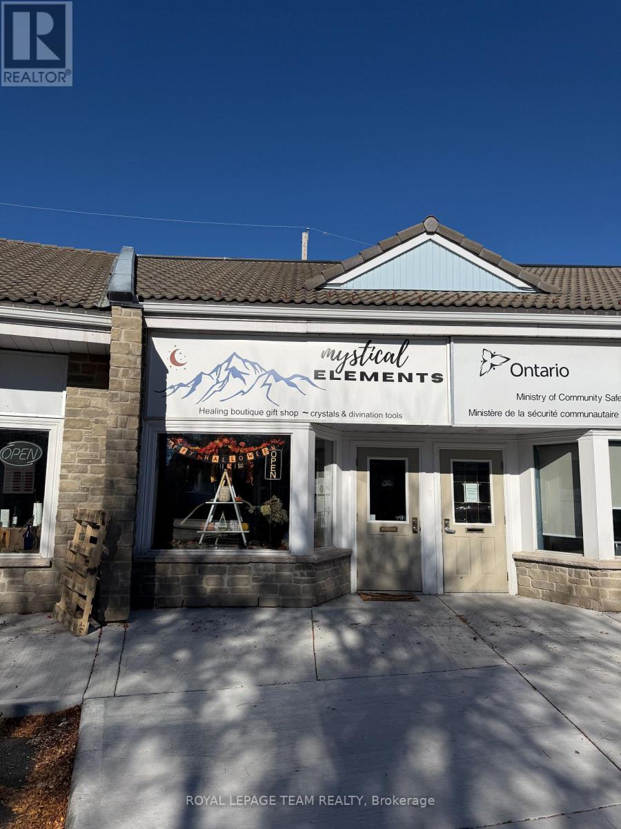 4 - 75 ELGIN STREET W, Arnprior, Ontario