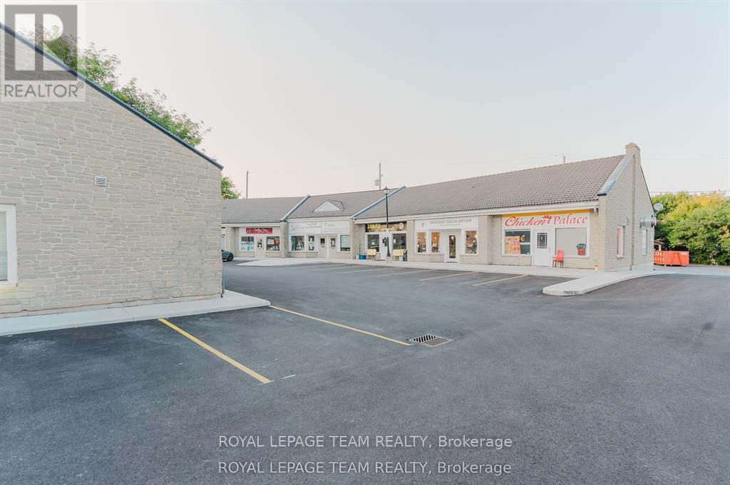 4 - 75 Elgin Street W, Arnprior, Ontario  K7S 3T9 - Photo 5 - X12486737