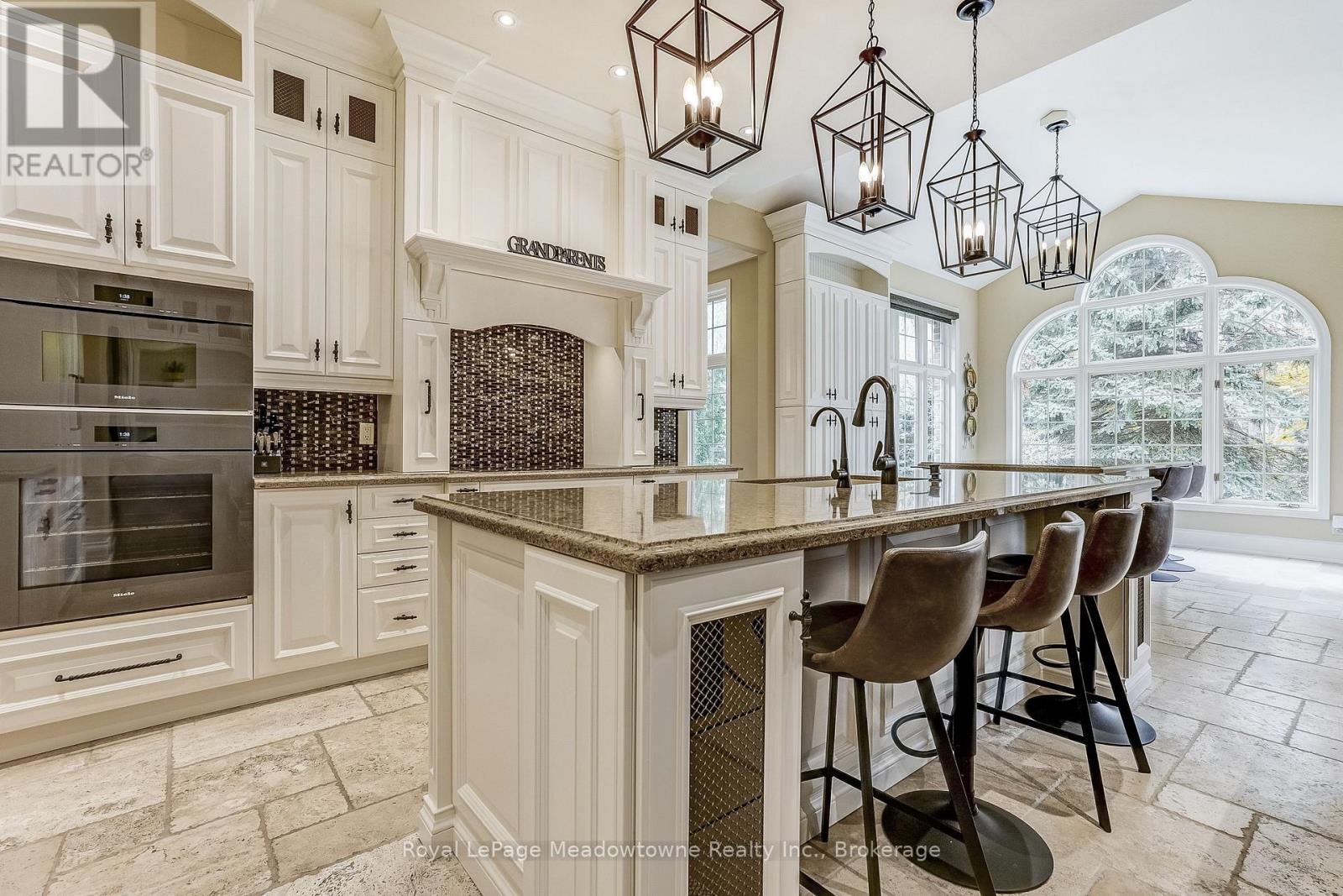 18 Parkshore Place, Hamilton, Ontario  L0R 1H1 - Photo 14 - X12486727