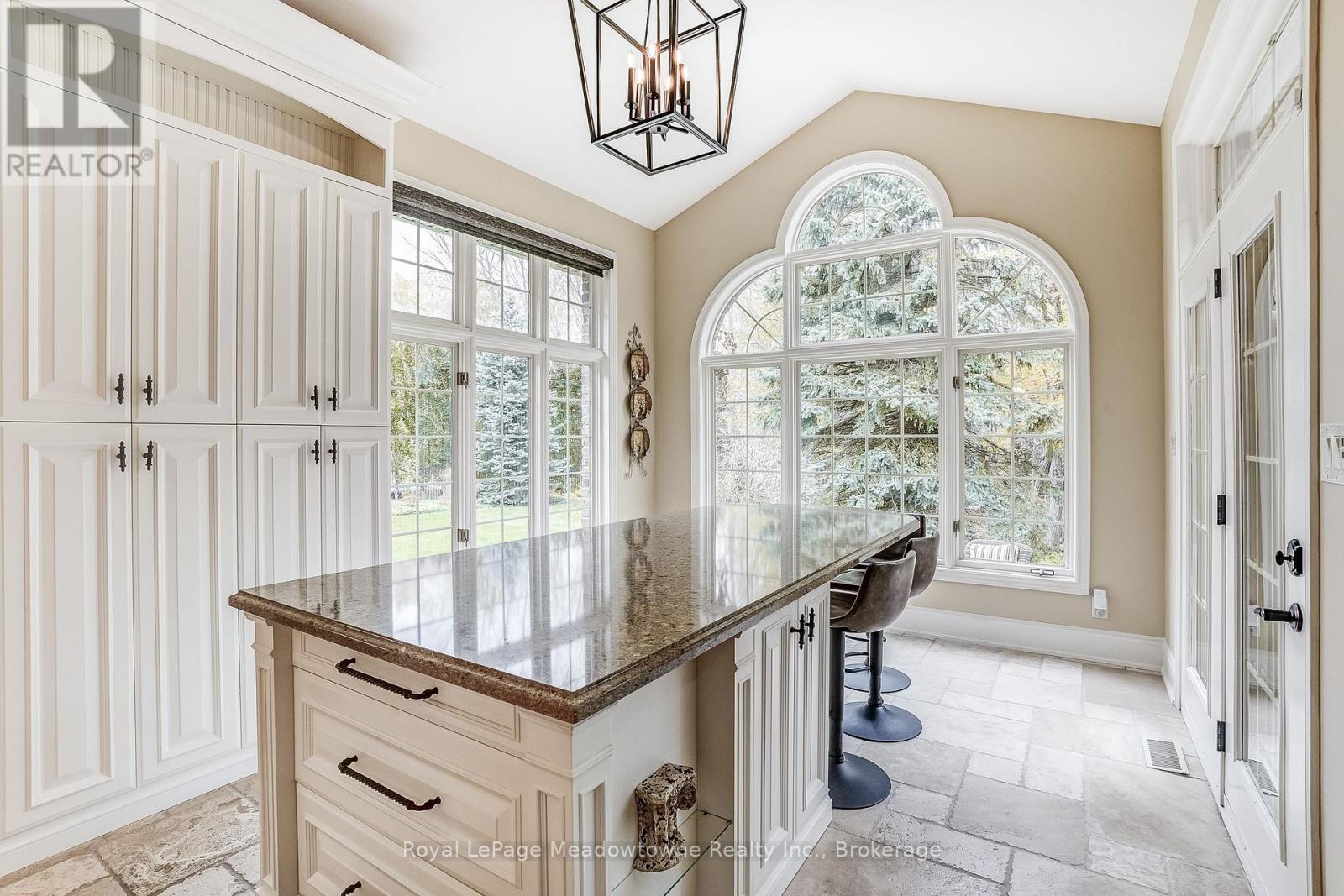 18 Parkshore Place, Hamilton, Ontario  L0R 1H1 - Photo 17 - X12486727